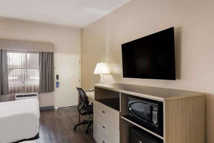 Room 9 of 54